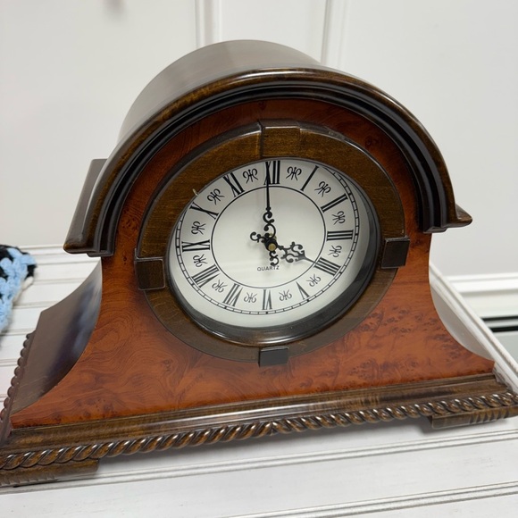 Quartz mantel clock - Picture 1 of 4